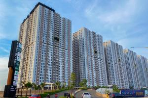 un gruppo di edifici alti in una città di Simply Look and Cozy Studio Tokyo Riverside PIK 2 Apartment By Travelio a Rawalembang