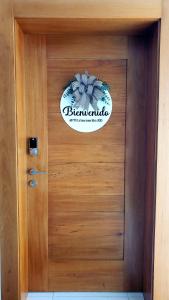 una porta di legno con un cartello sopra di King Bed with AC, Wifi and Gym, No Blackouts, Garden Towers I, Santiago RD a Santiago de los Caballeros