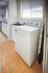 Η κουζίνα ή μικρή κουζίνα στο Charlestown Terrace Apartments +35 φωτογραφίες