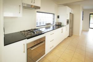 Η κουζίνα ή μικρή κουζίνα στο Charlestown Terrace Apartments