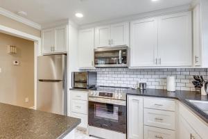 Fotografie z fotogalerie ubytování Bryan Home with Yard and Deck about 4 Mi to Aggieland v destinaci Bryan