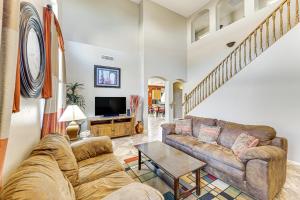 Fotografie z fotogalerie ubytování San Tan Valley with Hot Tub and Oasis-Like Backyard! v destinaci Magma