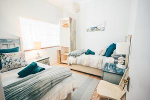 En eller flere senge i et værelse på The Kingfisher + 46 billeder