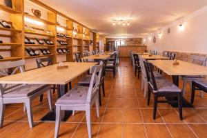Reštaurácia alebo iné gastronomické zariadenie v ubytovaní Penzion Benátky