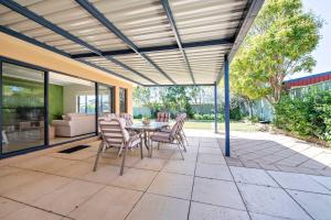 an outdoor patio with a table and chairs at Thorby House - Comfort & Convenience, Pet Friendly in Dubbo