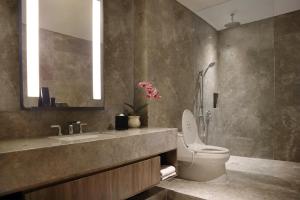 Koupelna v ubytování Oakwood Suites Kuningan Jakarta + 55 fotografií