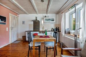 a kitchen with a table and chairs in a room at Öko Fewo Sturmmöwe in Kiel