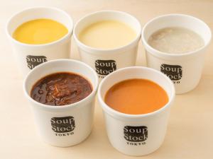 a group of cups of coffee on a table at Hotel Villa Fontaine Tokyo-Hamamatsucho in Tokyo