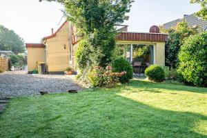 Κήπος έξω από το Öko Fewo Silbermöwe