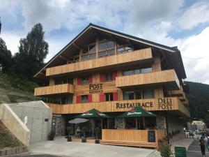 Budova, kde se aparthotel nachází