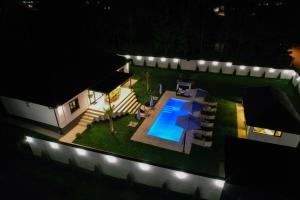 Gallery image of The Crown Pool Villa in Belgrade +55 photos