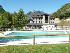 Bazén v ubytování Complejo Turístico Bielsa Hotel y camping nebo v jeho okolí