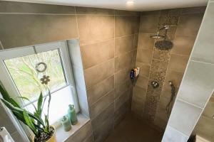 a bathroom with a shower and a window at 85qm Neubau-Wohnung für 5-6 Personen, 2 Badezimmer & 3 Schlafzimmer in Hörstel +17 photos