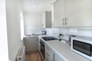 Lonsdale House Boutique Apartments的厨房或小厨房