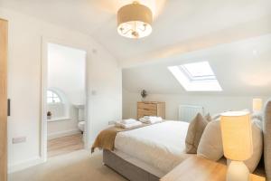 Lonsdale House Boutique Apartments客房内的一张或多张床位