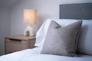 Lonsdale House Boutique Apartments客房内的一张或多张床位