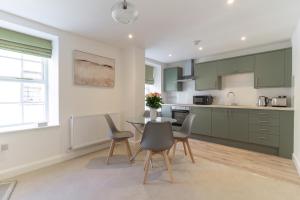 Lonsdale House Boutique Apartments的厨房或小厨房