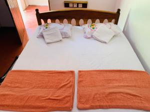 Ένα ή περισσότερα κρεβάτια σε δωμάτιο στο Raja Guest House