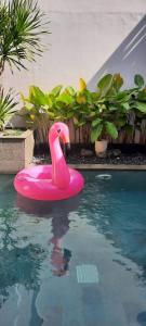 Πισίνα στο ή κοντά στο Namdur Villa Sariwangi - Tropical Villa in Bandung With Private Pool