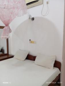 Postel nebo postele na pokoji v ubytování Pearl Deluna Resort Mirissa