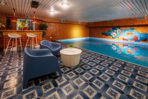 Sundlaugin á Kleinhuis Hotel Mellingburger Schleuse eða í nágrenninu