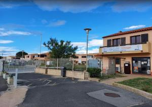 an empty parking lot in front of a building at Studio Résidence Aphrodite Village naturiste en bord de mer à Leucate in Leucate