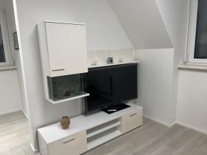 Telewizja i/lub zestaw kina domowego w obiekcie KOSI Thermen-Vulkanland Appartement