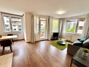 Posedenie v ubytovaní Corvin Center Suites