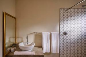 Koupelna v ubytování Sedia Hotel