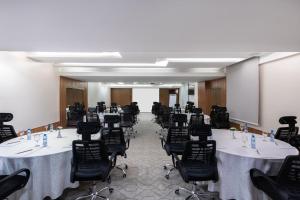 Zona business o sala conferenze di Warwick Hotel Jeddah