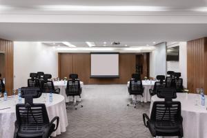 Zona business o sala conferenze di Warwick Hotel Jeddah