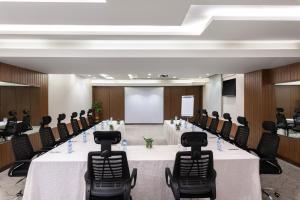Zona business o sala conferenze di Warwick Hotel Jeddah