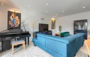 Photo de la galerie de l'établissement Beautiful Villa Rhapsody with pool in Buzet, à Sveti Martin 21 autres photos