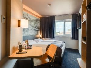 Postel nebo postele na pokoji v ubytování B&B Hotel Oldenburg