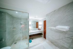 Koupelna v ubytování Petro Hotel