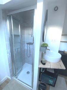 Łazienka w obiekcie Gîte La Terrasse du 37