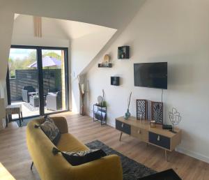 Telewizja i/lub zestaw kina domowego w obiekcie Gîte La Terrasse du 37