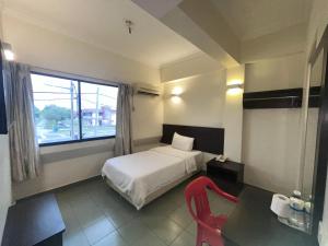 Postel nebo postele na pokoji v ubytování Hotel Sitiawan