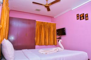 Postel nebo postele na pokoji v ubytování Coral Shelters Pykara