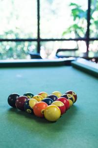 Billardbord på Magnífica villa con piscina y barbacoa