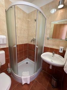Kúpeľňa v ubytovaní Canada Hotel Budapest