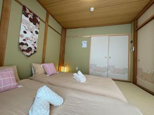 Voodi või voodid majutusasutuse 木香の家-天下茶屋 toas