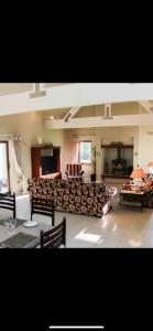 Μια τηλεόραση ή/και κέντρο ψυχαγωγίας στο Riverside lodge