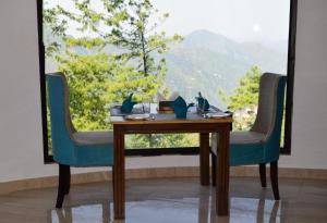 Fotografie z fotogalerie ubytování Himalayan Mountain and Valley View - Garden with bonefire - Ample Parking - Luxury Balcony rooms -by Aachman Stays!! Mashobra v destinaci Šimla + 37 fotografií