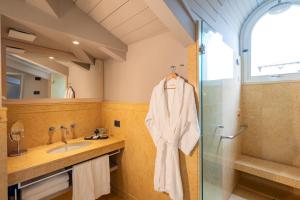 Koupelna v ubytování Hotel Brun + 32 fotografií