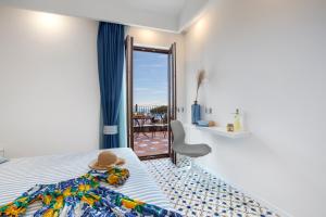 Postel nebo postele na pokoji v ubytování VillaCrapolla Sorrento