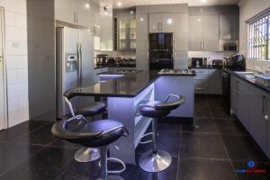 Kuchyň nebo kuchyňský kout v ubytování Mathanda Guest House