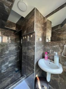 Koupelna v ubytování Berić Rooms