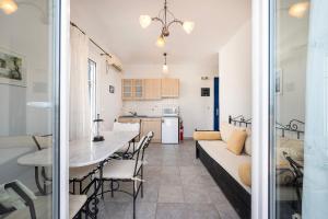 Kuchyňa alebo kuchynka v ubytovaní Agnadi Blue Apartments