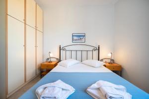 Posteľ alebo postele v izbe v ubytovaní Agnadi Blue Apartments